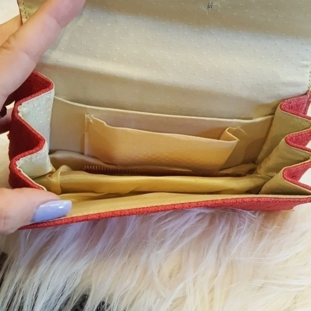 VINTAGE RED WOVEN CLUTCH WITH COMB‎